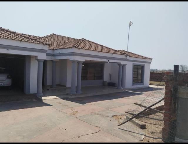 3 BEDROOM HOUSE FOR SALE IN VYEBOOM